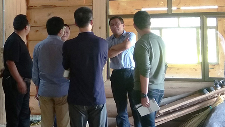 樊晟在甘孜州调研新型建材替代传统木材建房工作